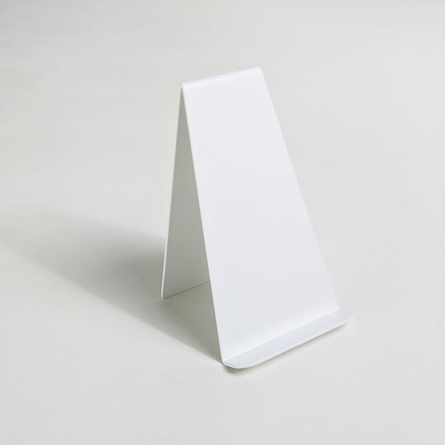 Support en métal blanc pour livre et smartphone