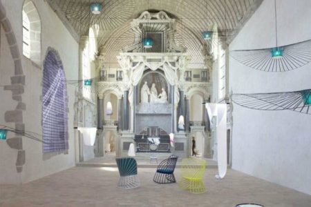 Une chapelle accueille les oeuvres de la designer Constance Guisset