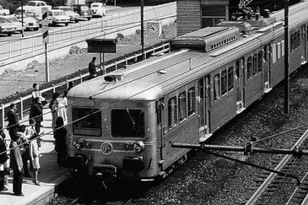 Succès de la vente de mobilier vintage « Petits Gris » de la SNCF