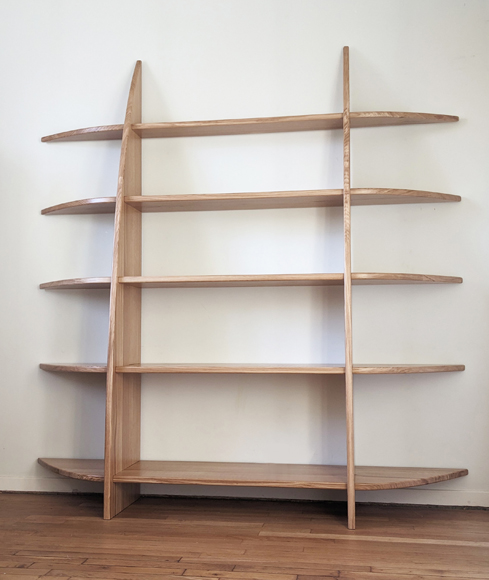 Bibliothèque en chêne massif sur mesure Voile par Essentia Mobilia