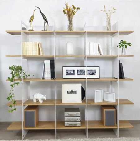 Bibliothèque en chêne massif et métal blanche contemporaine