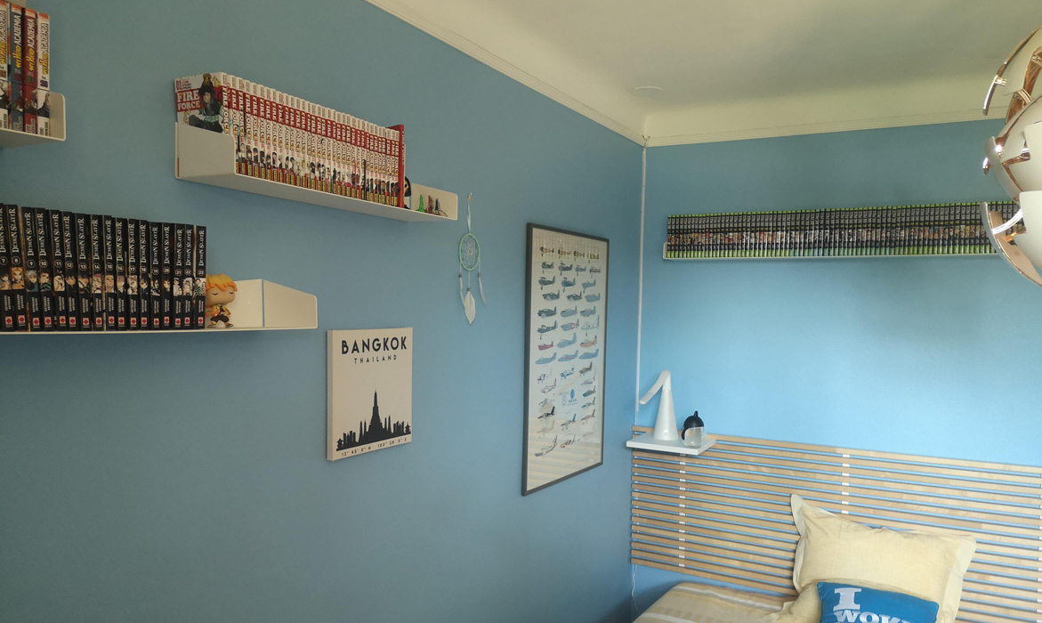 Ensemble d'étagères murales pour manga dans la chambre