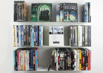 Etagère murale Delta+ pour les DVD 2
