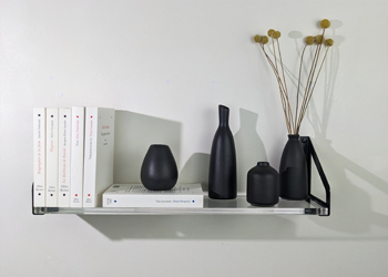 Etagères murales transparentes Gamma avec décoration 1